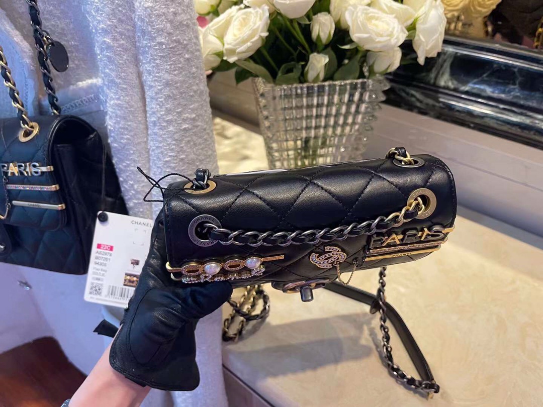 【P1880】Chanel包包批发 香奈儿黑色菱格小羊皮发卡徽章包链条包18CM