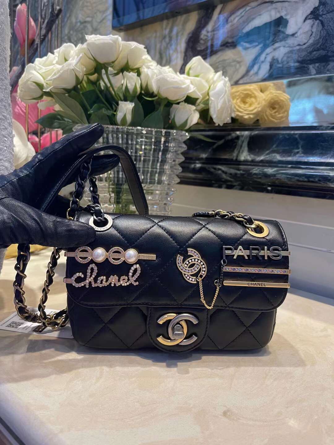 【P1880】Chanel包包批发 香奈儿黑色菱格小羊皮发卡徽章包链条包18CM