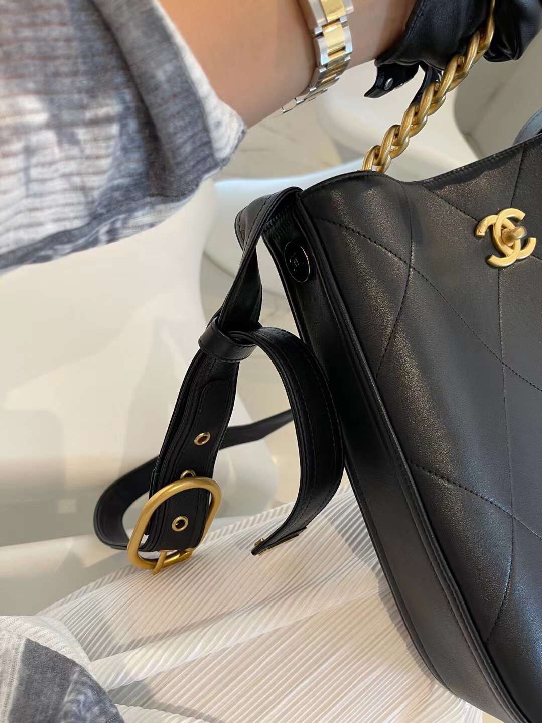 【P2180】一件代发 Chanel香奈儿2021新款黑色进口皮料嬉皮包斜挎水桶包