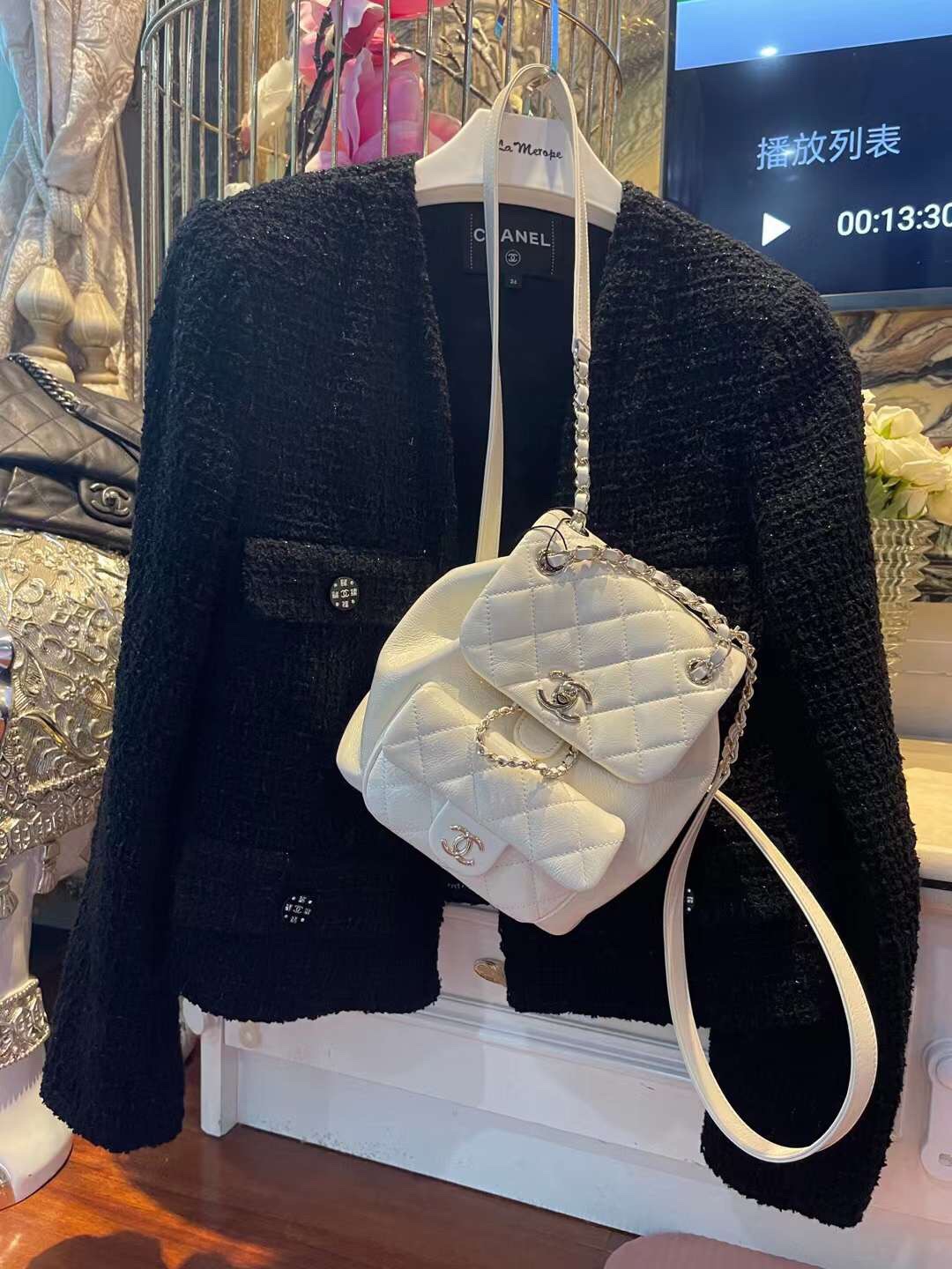 【P2180】Chanel包包官网 香奈儿22年新款菱格纹牛皮DUMA双肩背包 白色