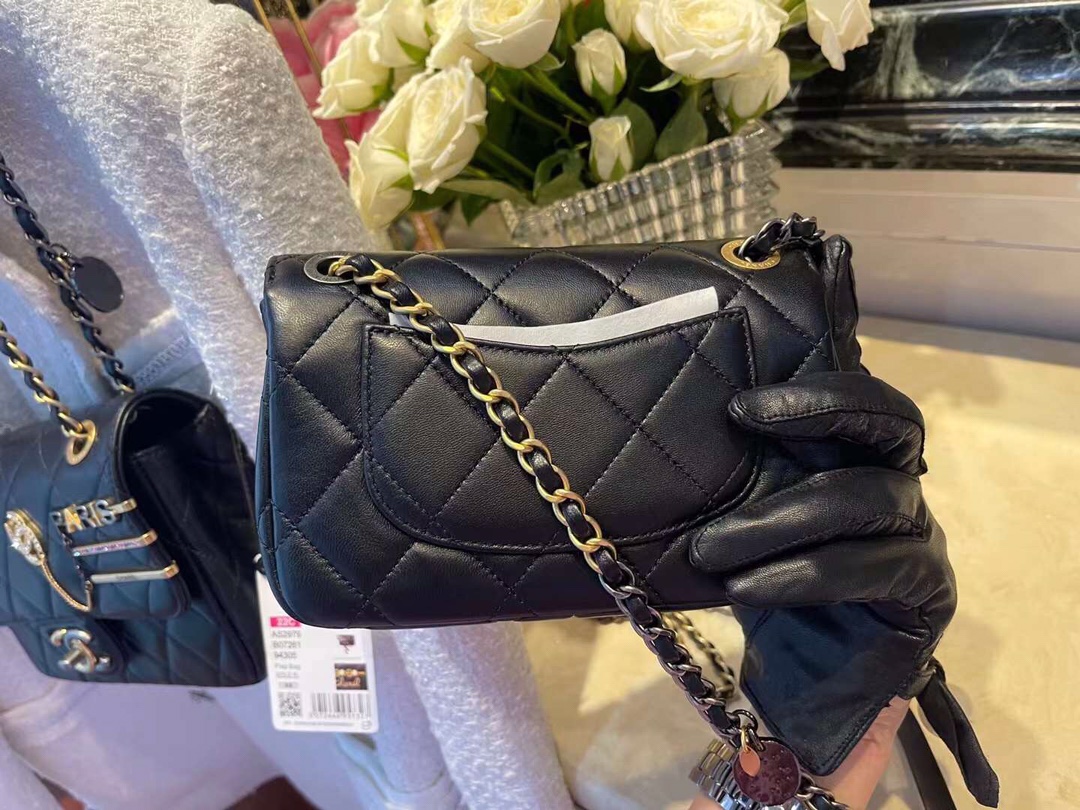 【P1880】Chanel包包批发 香奈儿黑色菱格小羊皮发卡徽章包链条包18CM