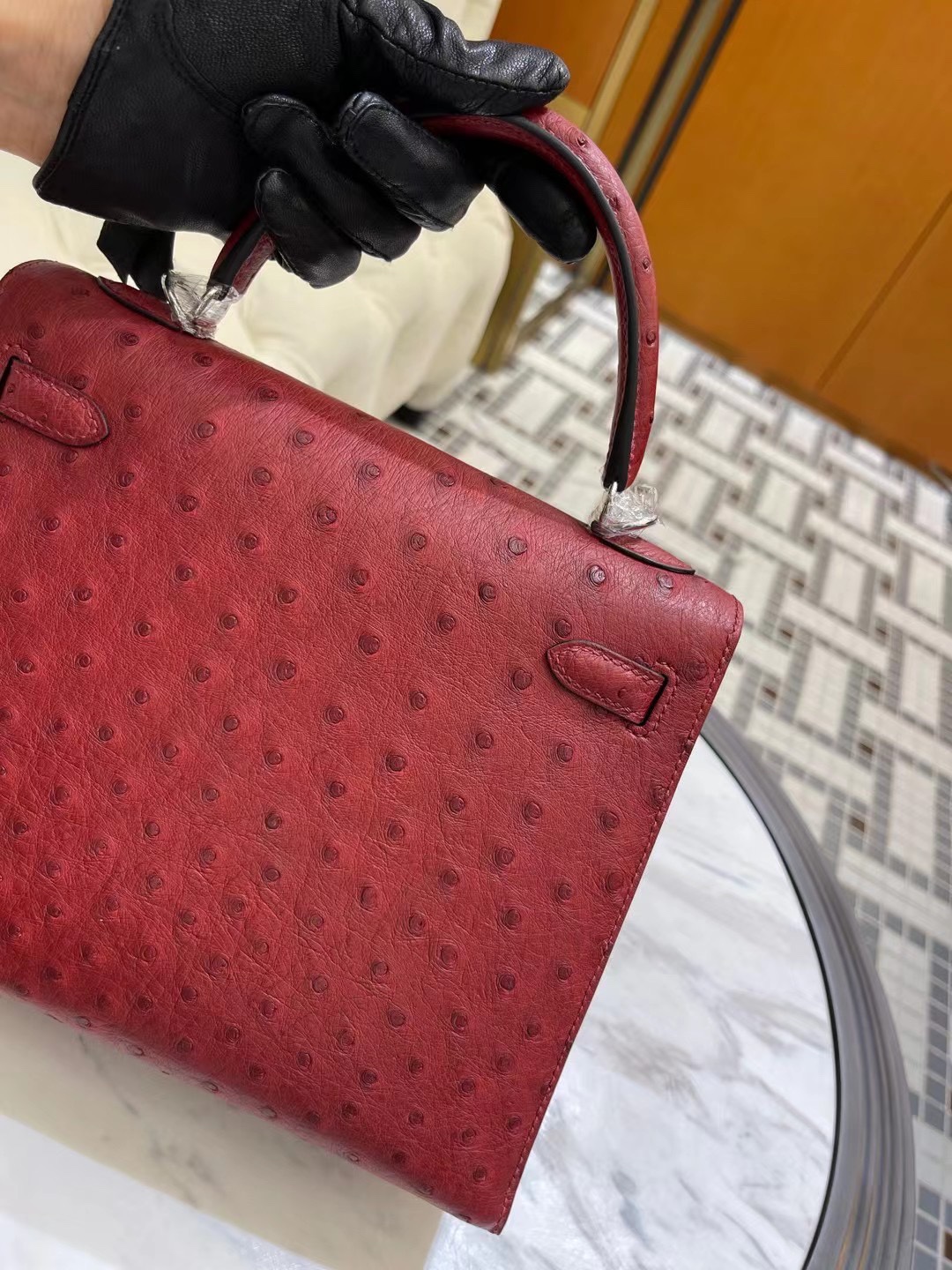 爱马仕凯莉包货源 Hermes Kelly25CM 酒红色进口鸵鸟皮 银扣