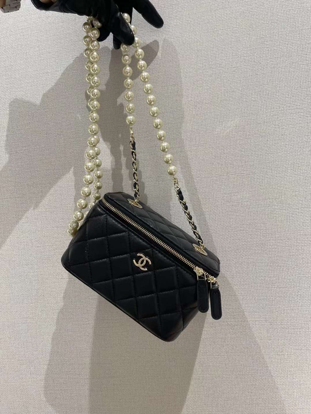 【P1170】香奈儿包包货源 Chanel黑色进口羊皮珍珠链条化妆盒子包