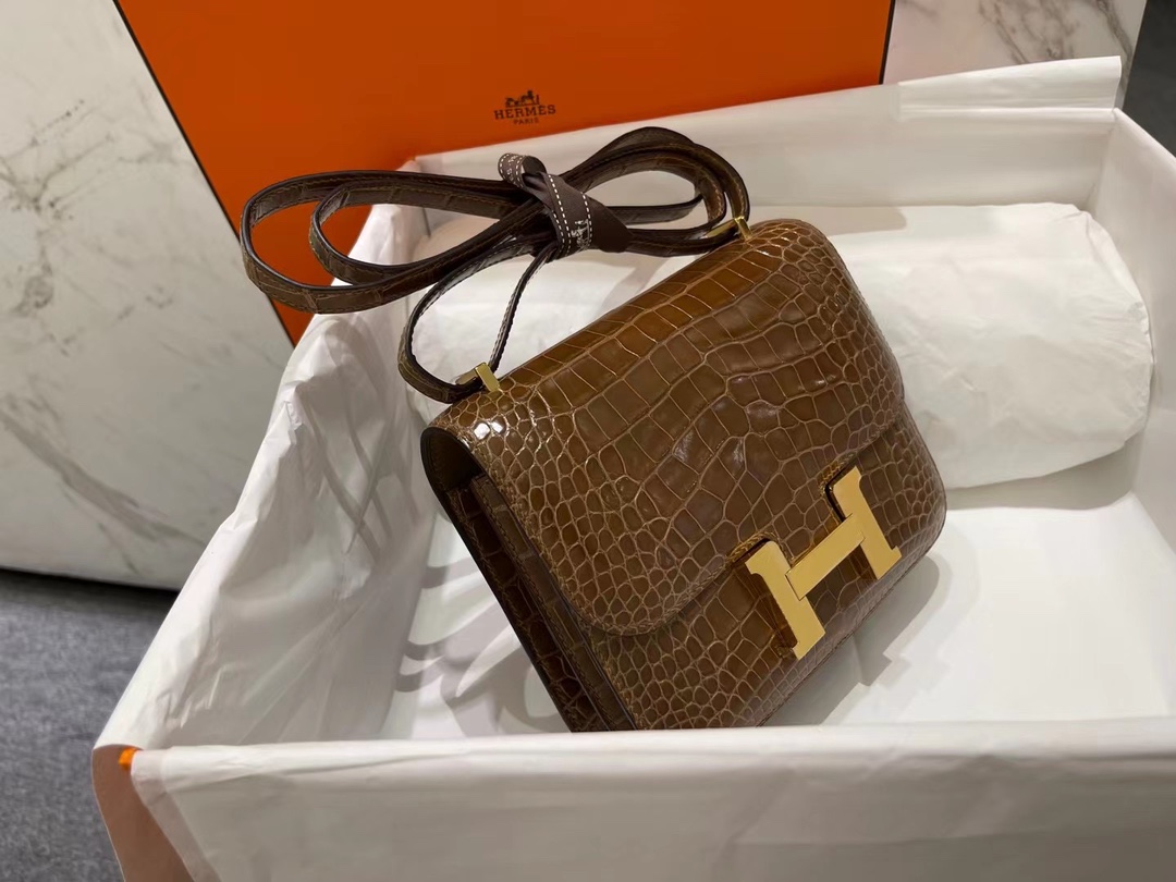 爱马仕包包定制 Hermes烟草色美洲鳄鱼皮Constance康斯坦包19CM