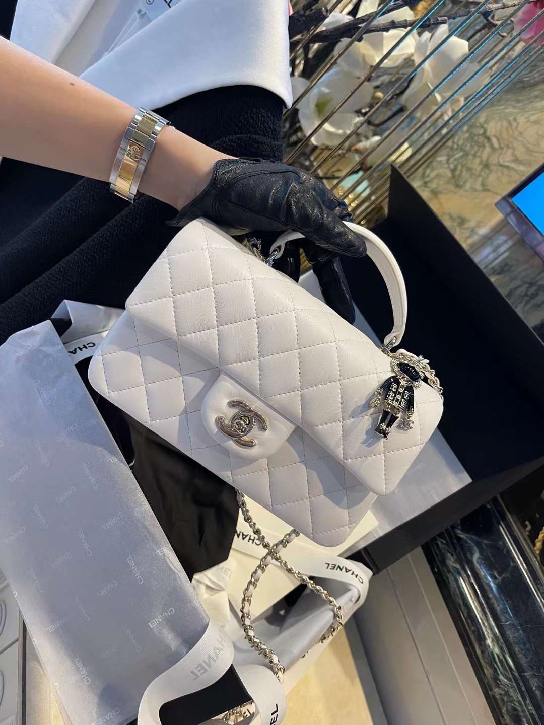 【P2180】Chanel包包官网 香奈儿白色羊皮手提CF链条包带小狮子饰品