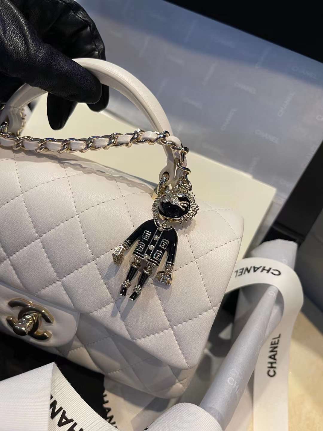 【P2180】Chanel包包官网 香奈儿白色羊皮手提CF链条包带小狮子饰品