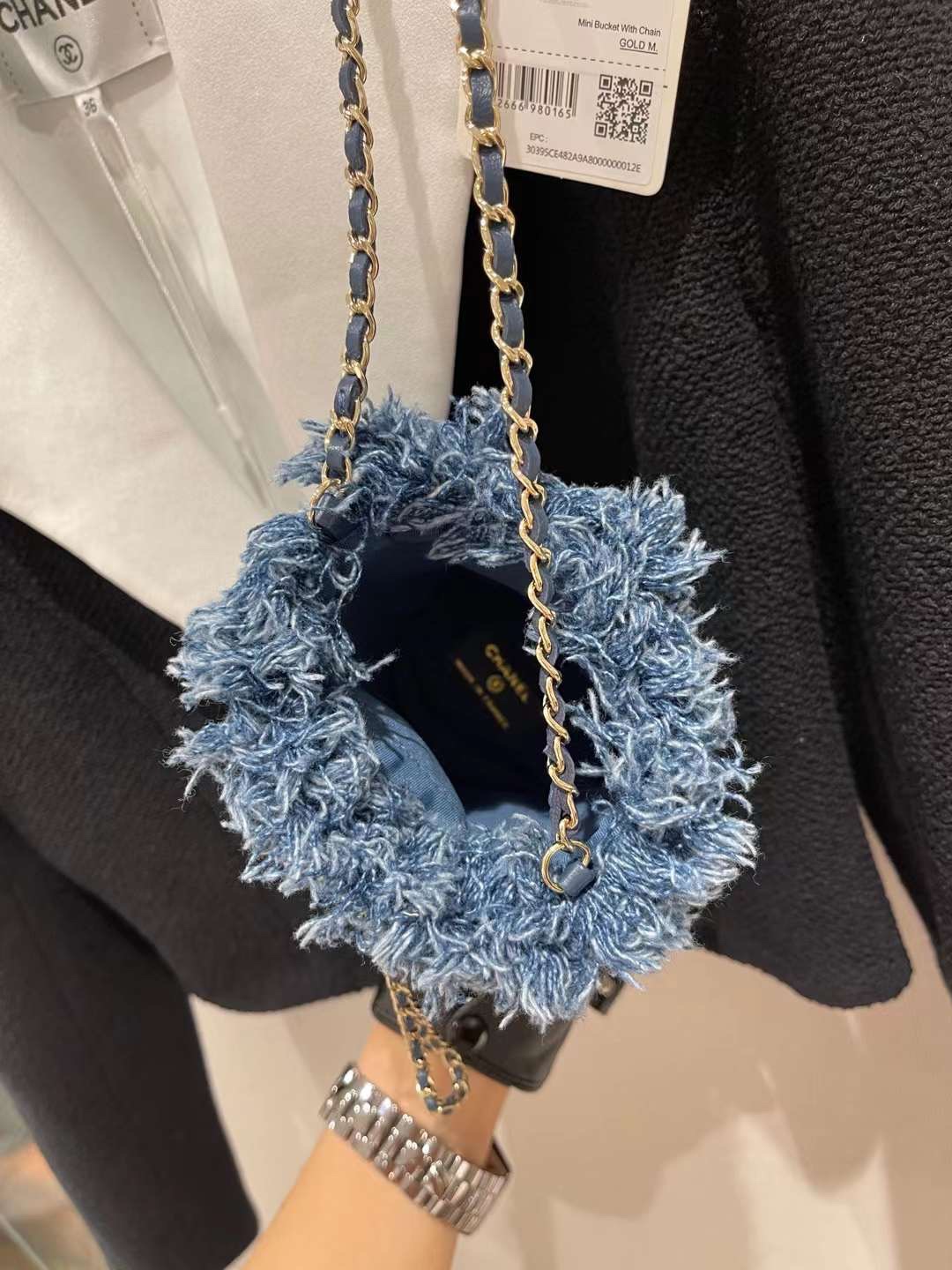 【P870】香奈儿2022新款包包 Chanel迷你款涂鸦牛仔布斜挎水桶包 蓝色