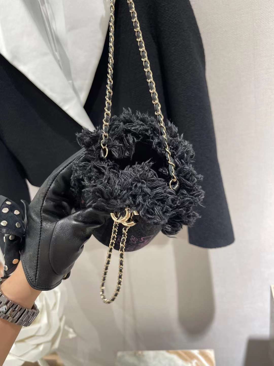 【P870】Chanel包包批发 香奈儿新款黑色涂鸦牛仔布抽口水桶包迷你款
