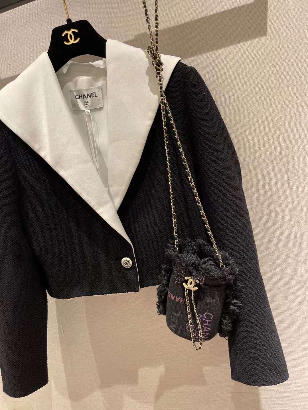【P870】Chanel包包批发 香奈儿新款黑色涂鸦牛仔布抽口水桶包迷你款