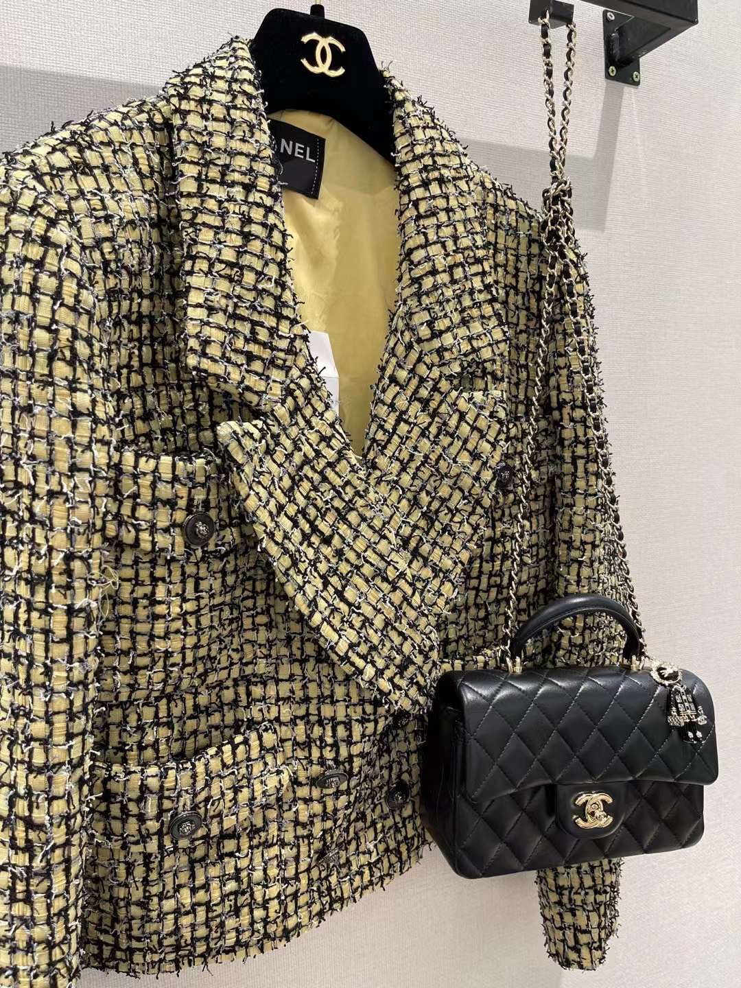 【P2180】香奈儿新款女包 Chanel coco handles mini黑色羊皮带小狮子挂饰