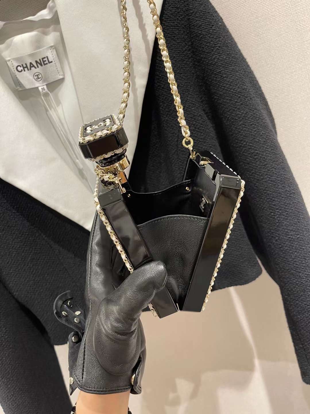 【P2180】Chanel包包价格 香奈儿白色羊皮香水瓶化妆包链条斜挎包