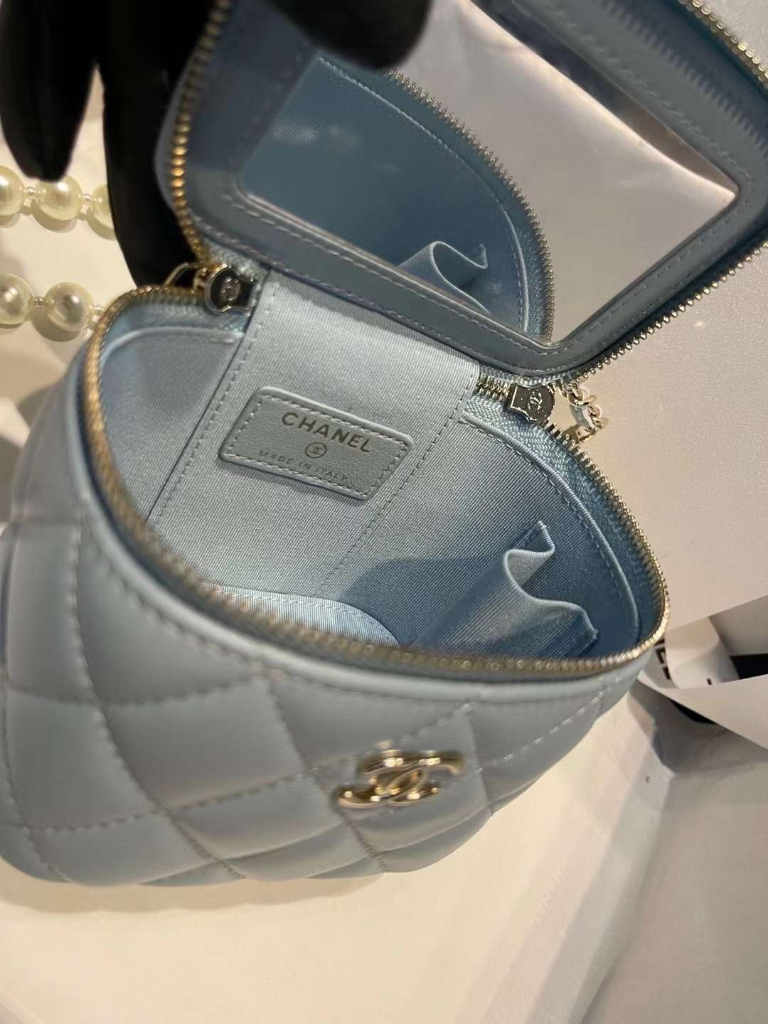 【P1020】香奈儿女包价格 Chanel蓝色进口羊皮珍珠链条盒子化妆包