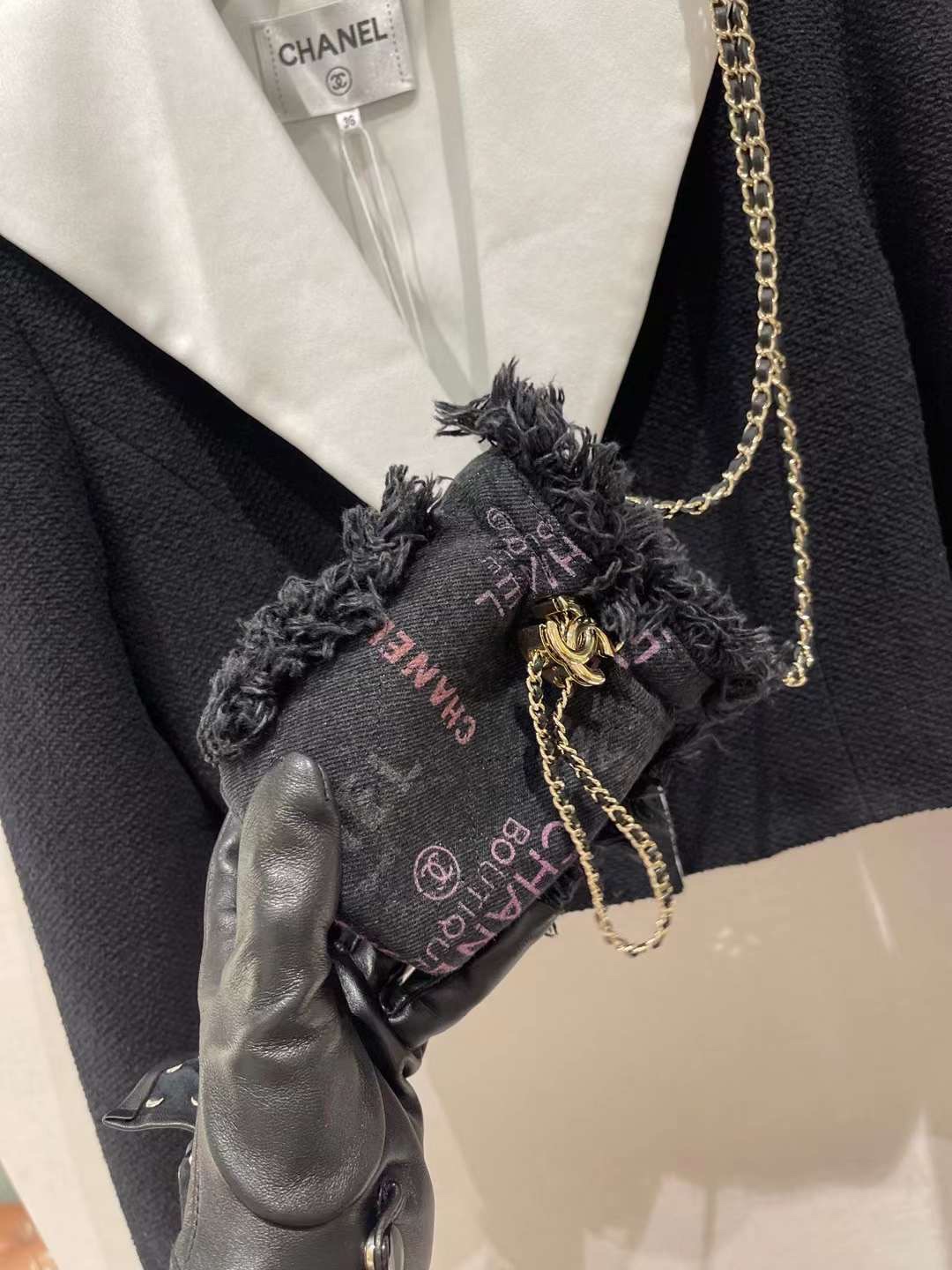 【P870】Chanel包包批发 香奈儿新款黑色涂鸦牛仔布抽口水桶包迷你款