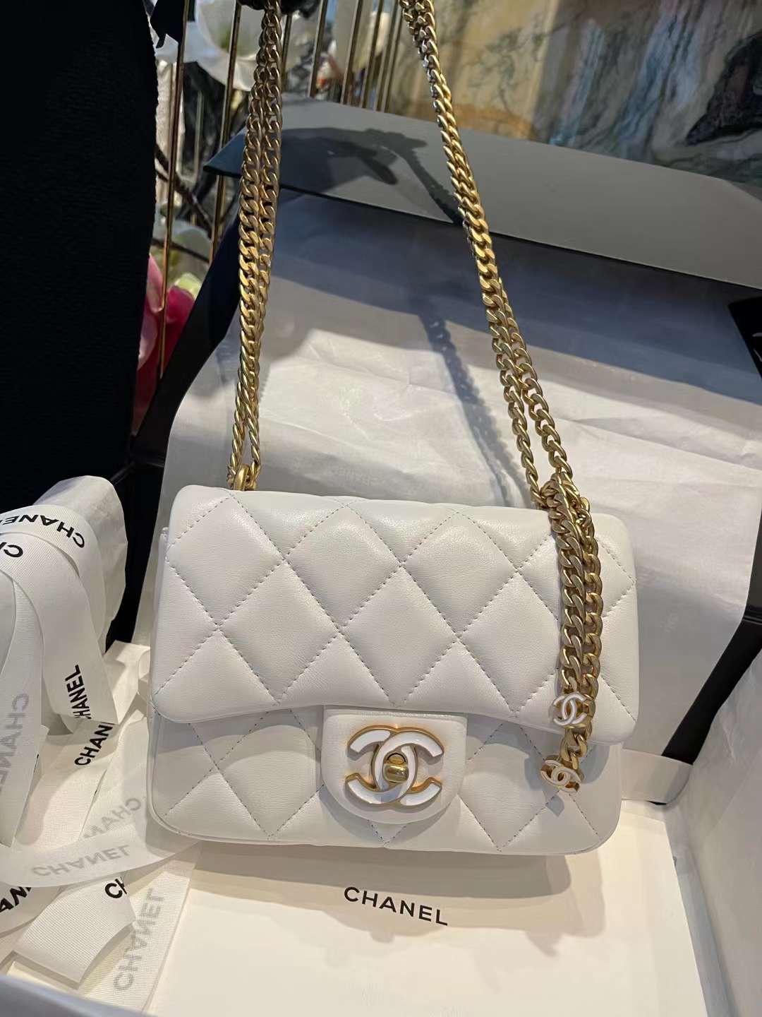 【P1580】香奈儿包包货源 Chanel22年新款珐琅扣羊皮方胖子链条斜挎包