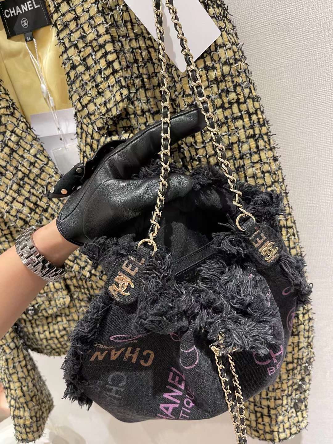 【P1170】香奈儿包包官网 Chanel2022年新款黑色涂鸦牛仔抽绳水桶包
