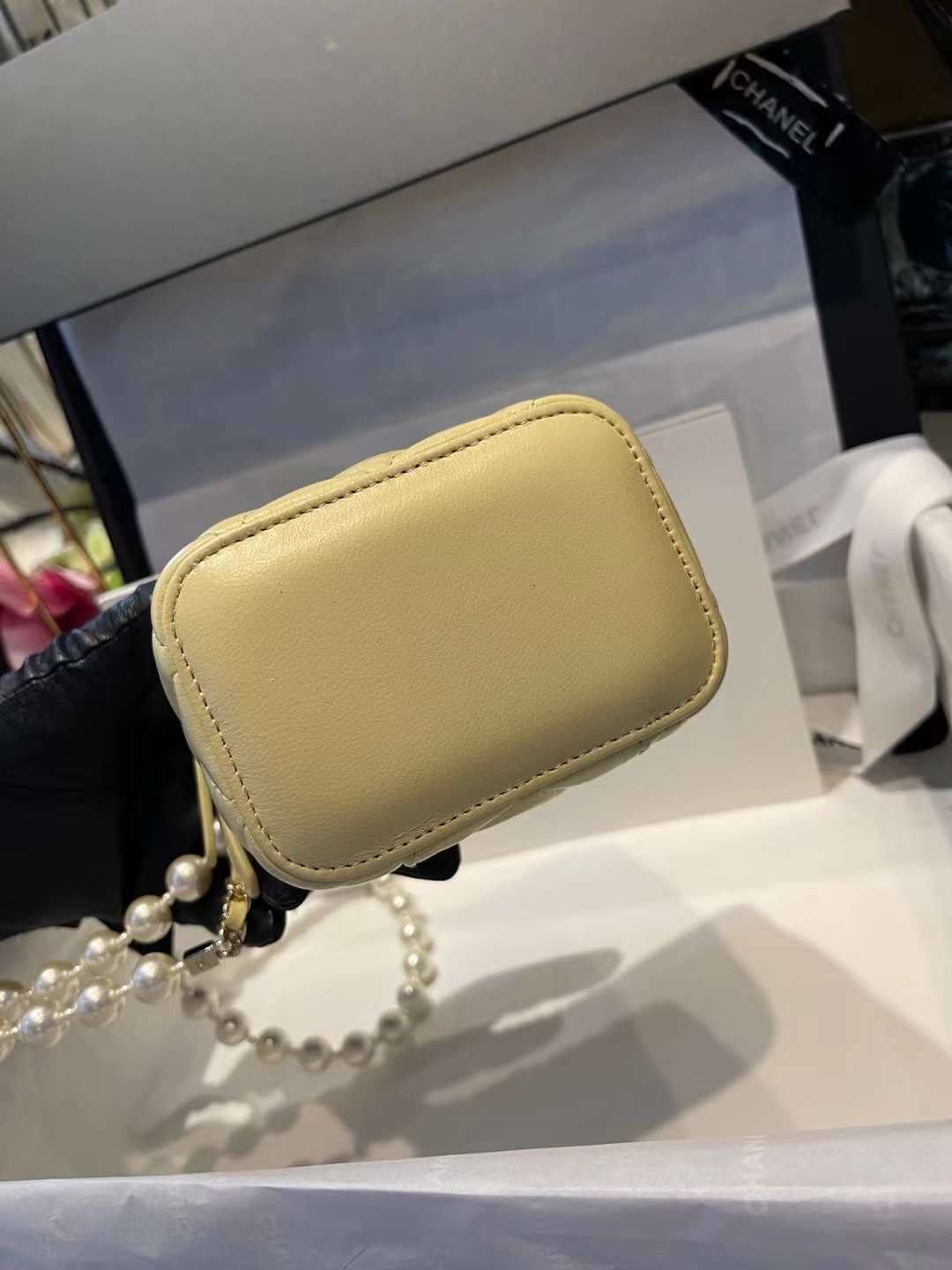 【P1020】Chanel包包官网 香奈儿新款羊皮款珍珠链条肩带化妆包 黄色