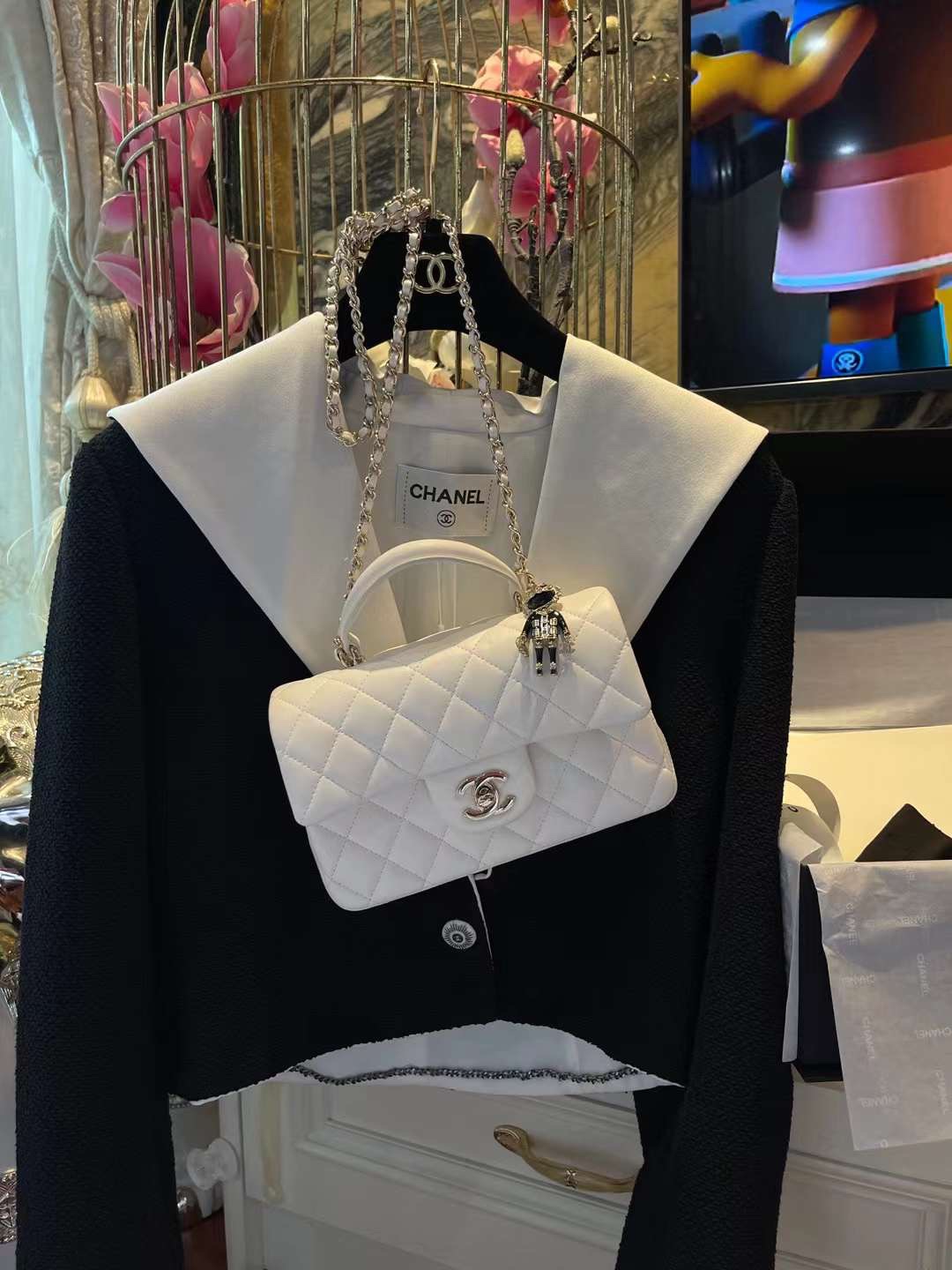 【P2180】Chanel包包官网 香奈儿白色羊皮手提CF链条包带小狮子饰品