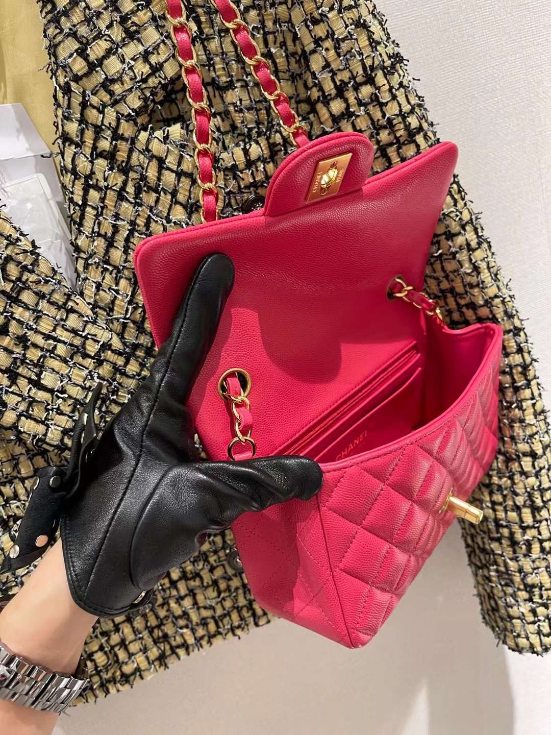 【P1880】Chanel包包官网 香奈儿玫红色原厂鱼子酱限量mini cf20CM