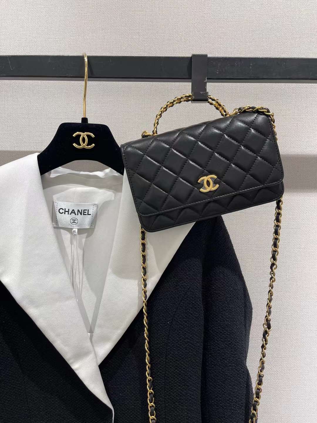 【P1200】香奈儿22年春夏新款包包 Chanel字母手柄Woc链条包 黑色羊皮