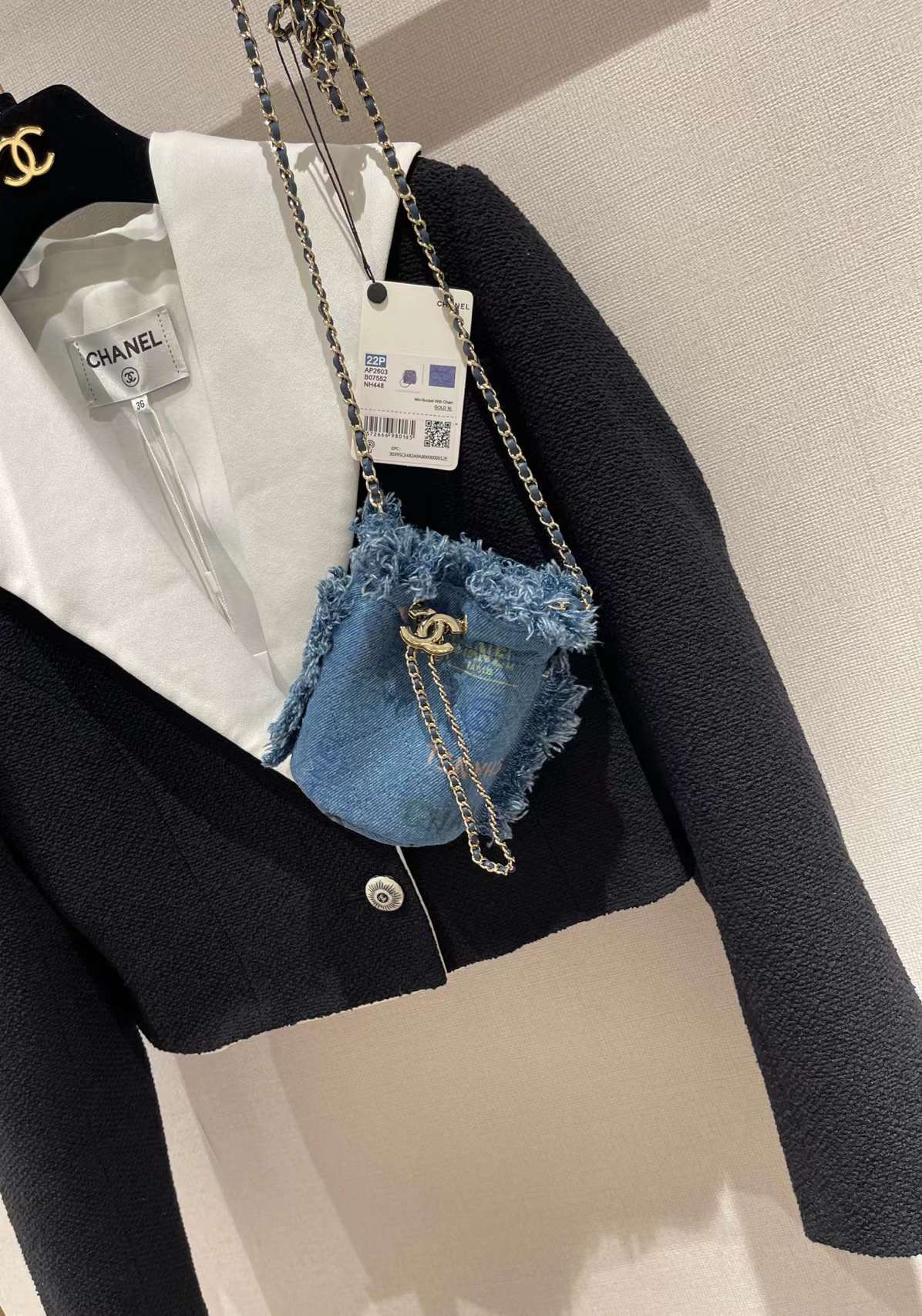 【P870】香奈儿2022新款包包 Chanel迷你款涂鸦牛仔布斜挎水桶包 蓝色