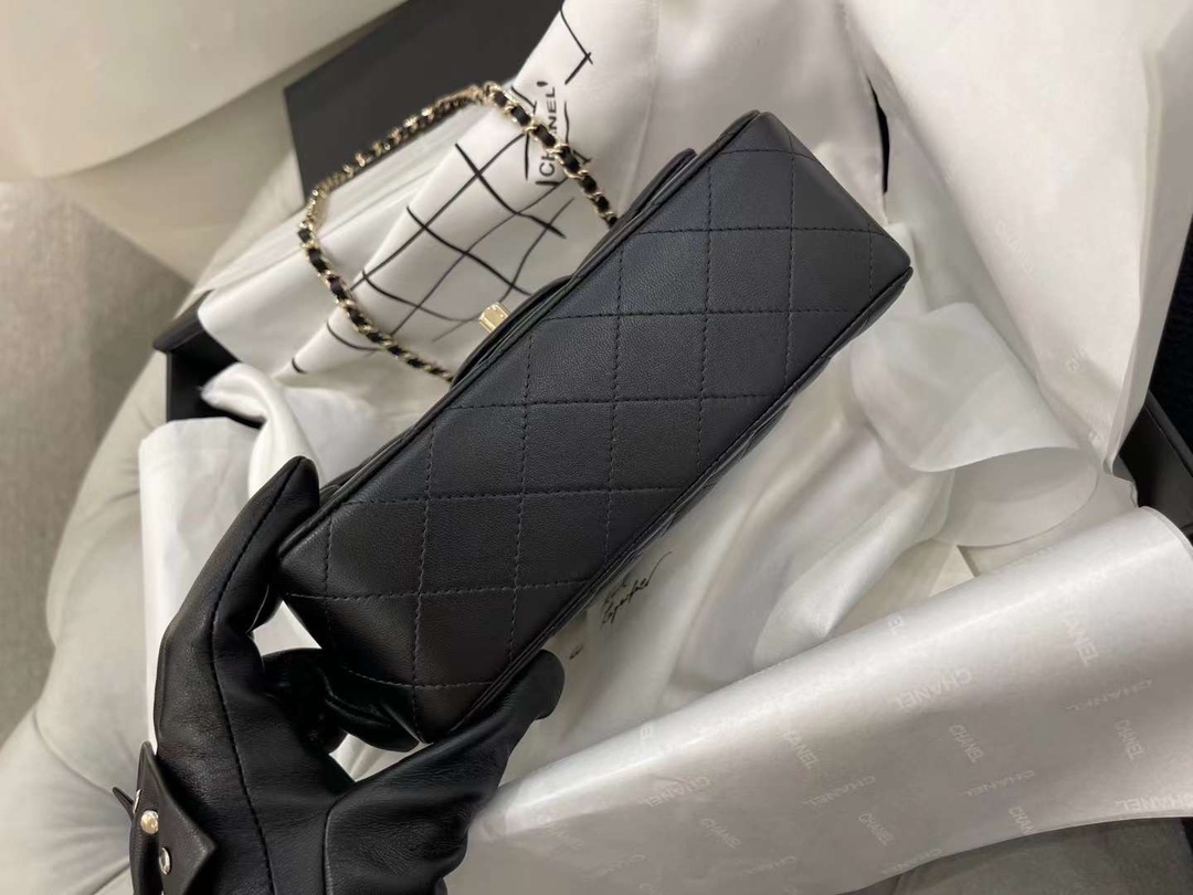 【P2180】香奈儿新款女包 Chanel coco handles mini黑色羊皮带小狮子挂饰