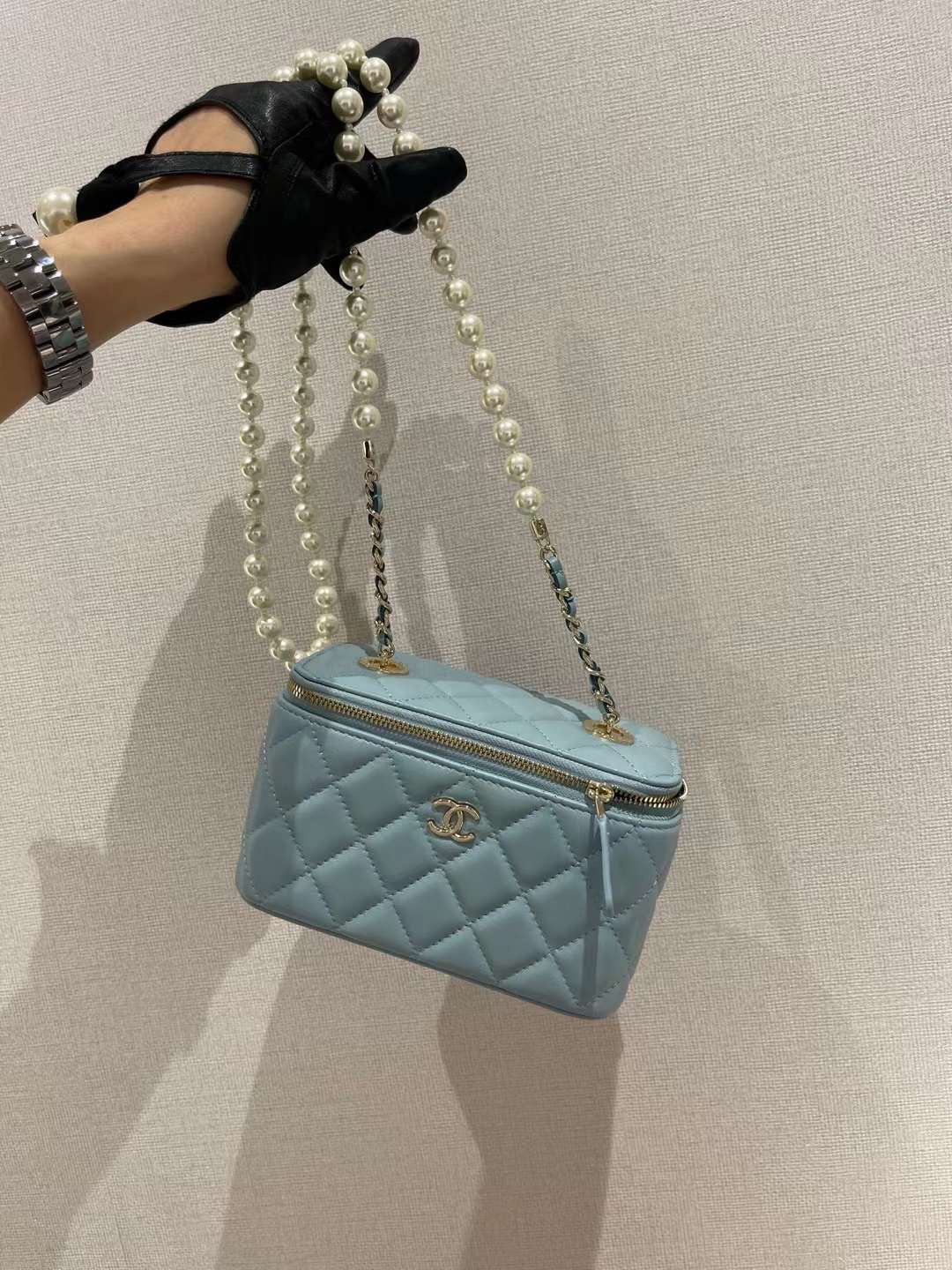 【P1170】Chanel包包价格 香奈儿新款蓝色进口羊皮珍珠链条盒子包化妆包