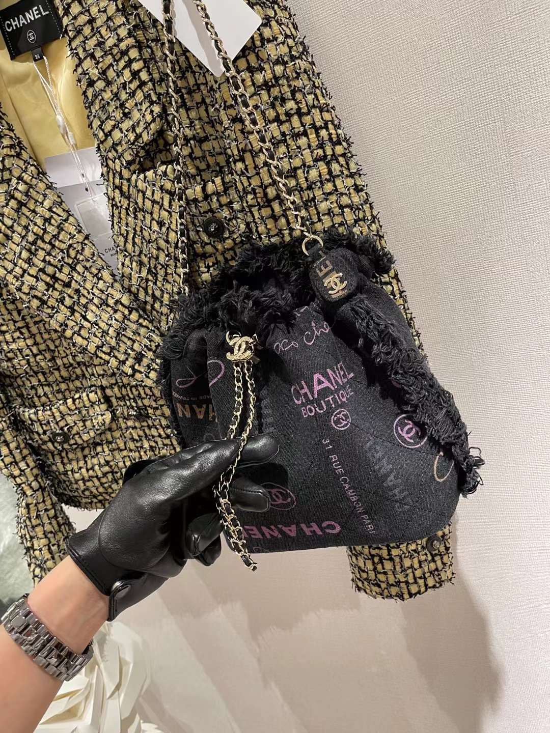【P1170】香奈儿包包官网 Chanel2022年新款黑色涂鸦牛仔抽绳水桶包