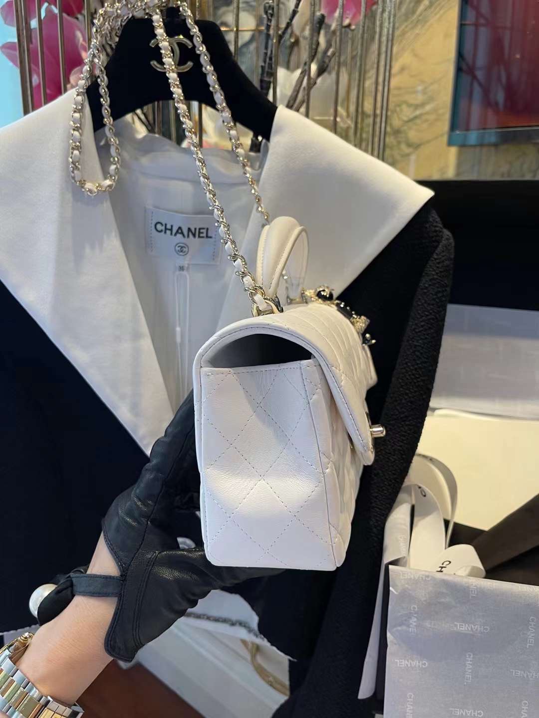 【P2180】Chanel包包官网 香奈儿白色羊皮手提CF链条包带小狮子饰品
