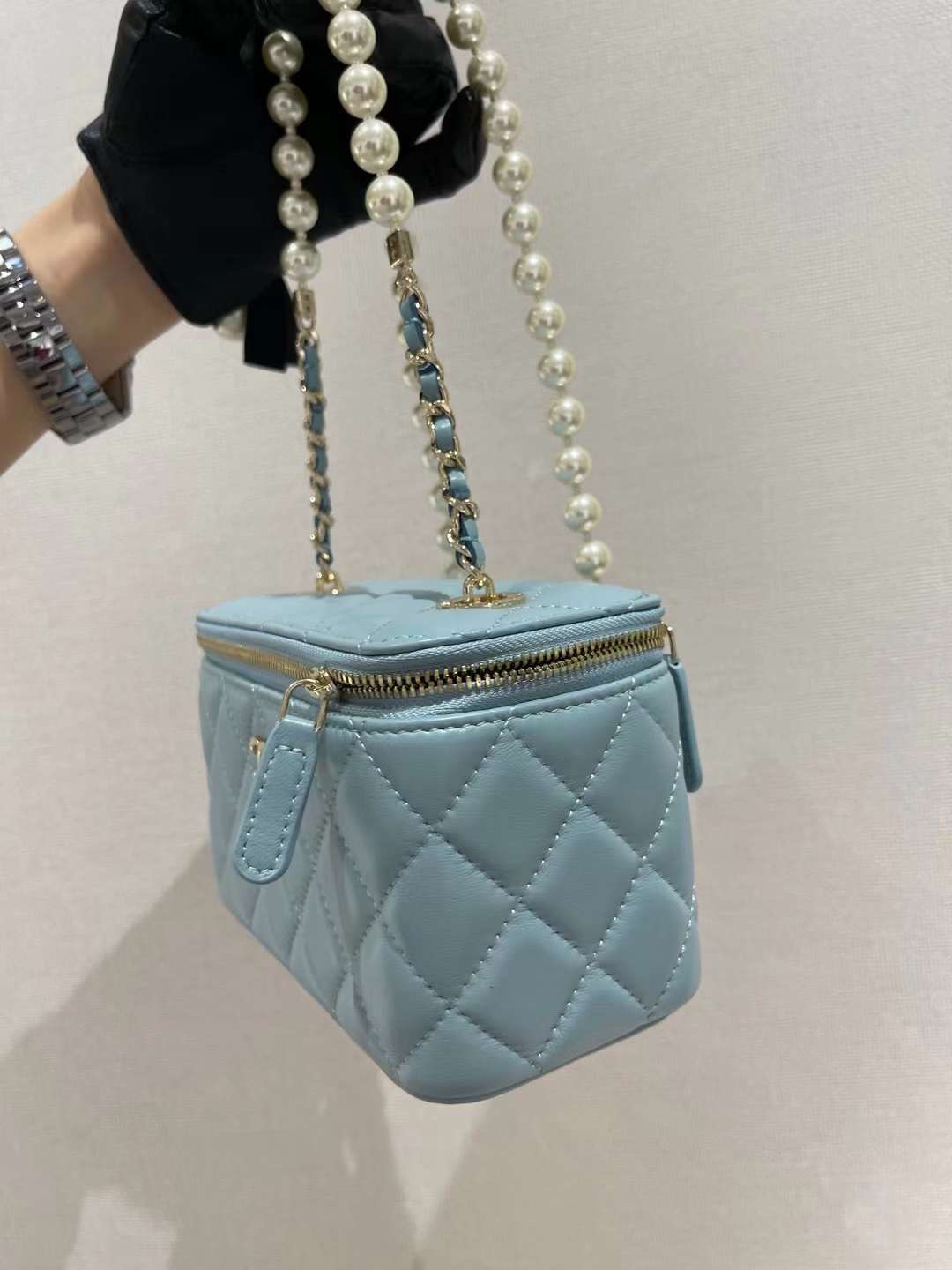 【P1170】Chanel包包价格 香奈儿新款蓝色进口羊皮珍珠链条盒子包化妆包