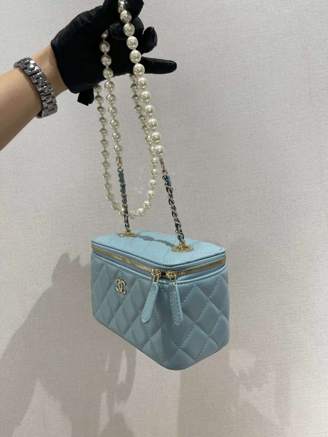 【P1170】Chanel包包价格 香奈儿新款蓝色进口羊皮珍珠链条盒子包化妆包
