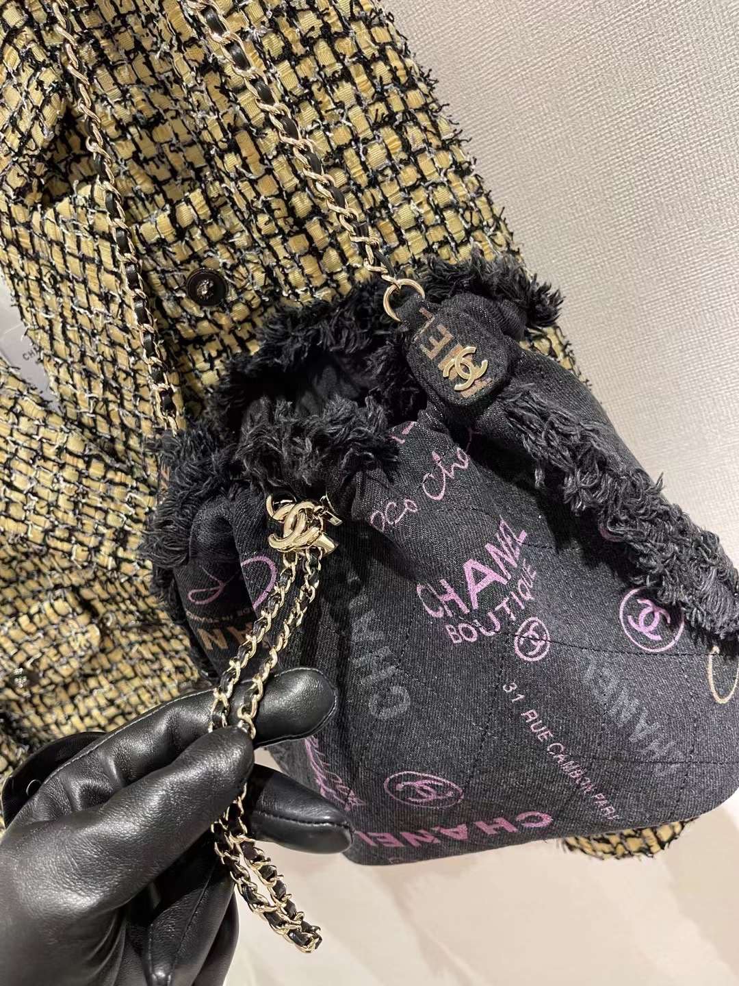 【P1170】香奈儿包包官网 Chanel2022年新款黑色涂鸦牛仔抽绳水桶包