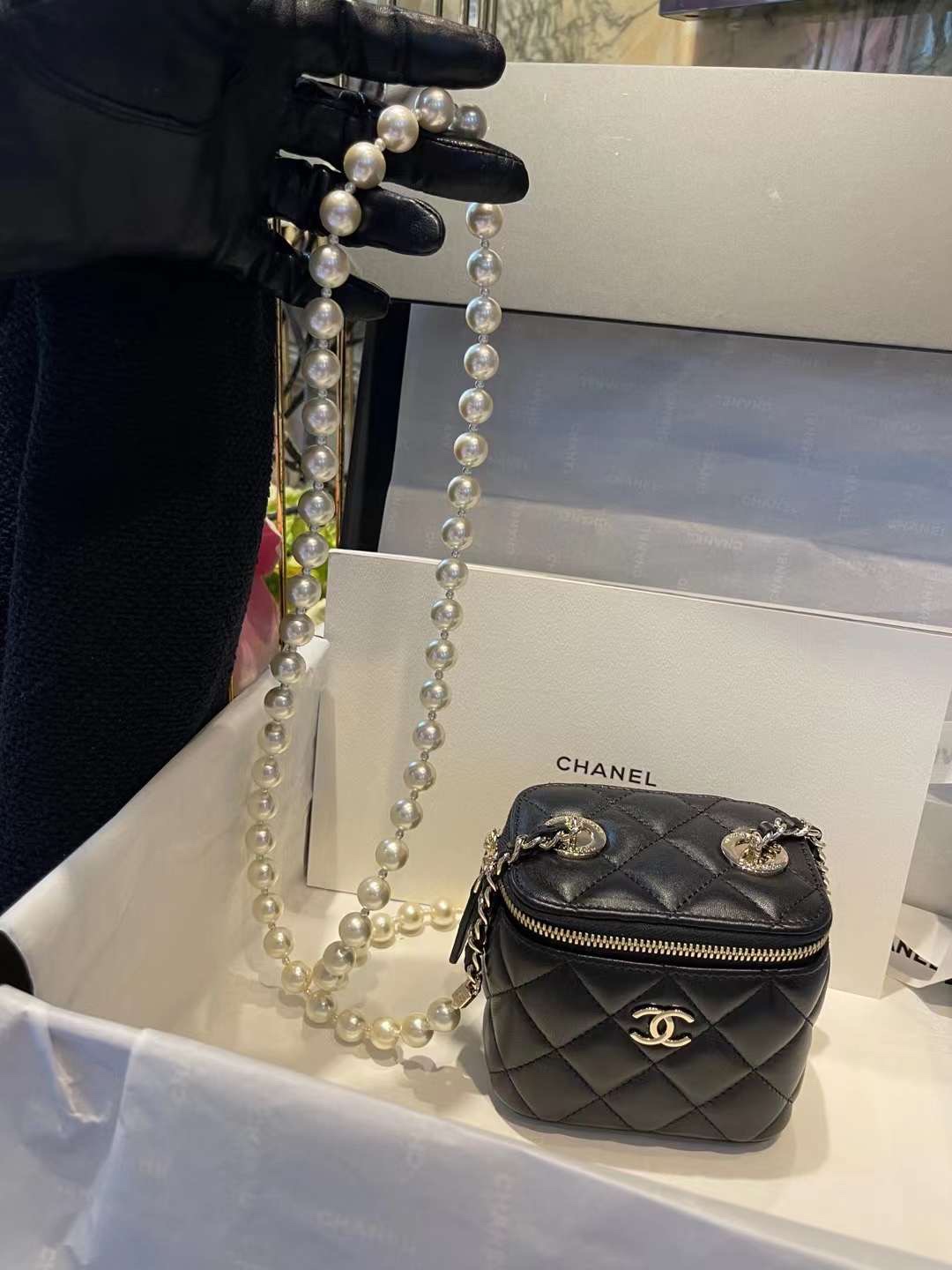 【P1020】广州包包批发 Chanel香奈儿2022新款珍珠链条化妆包 黑色