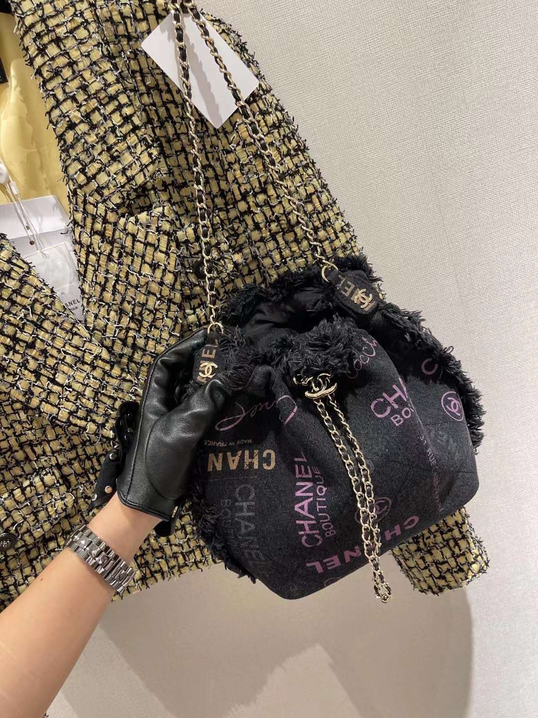 【P1170】香奈儿包包官网 Chanel2022年新款黑色涂鸦牛仔抽绳水桶包