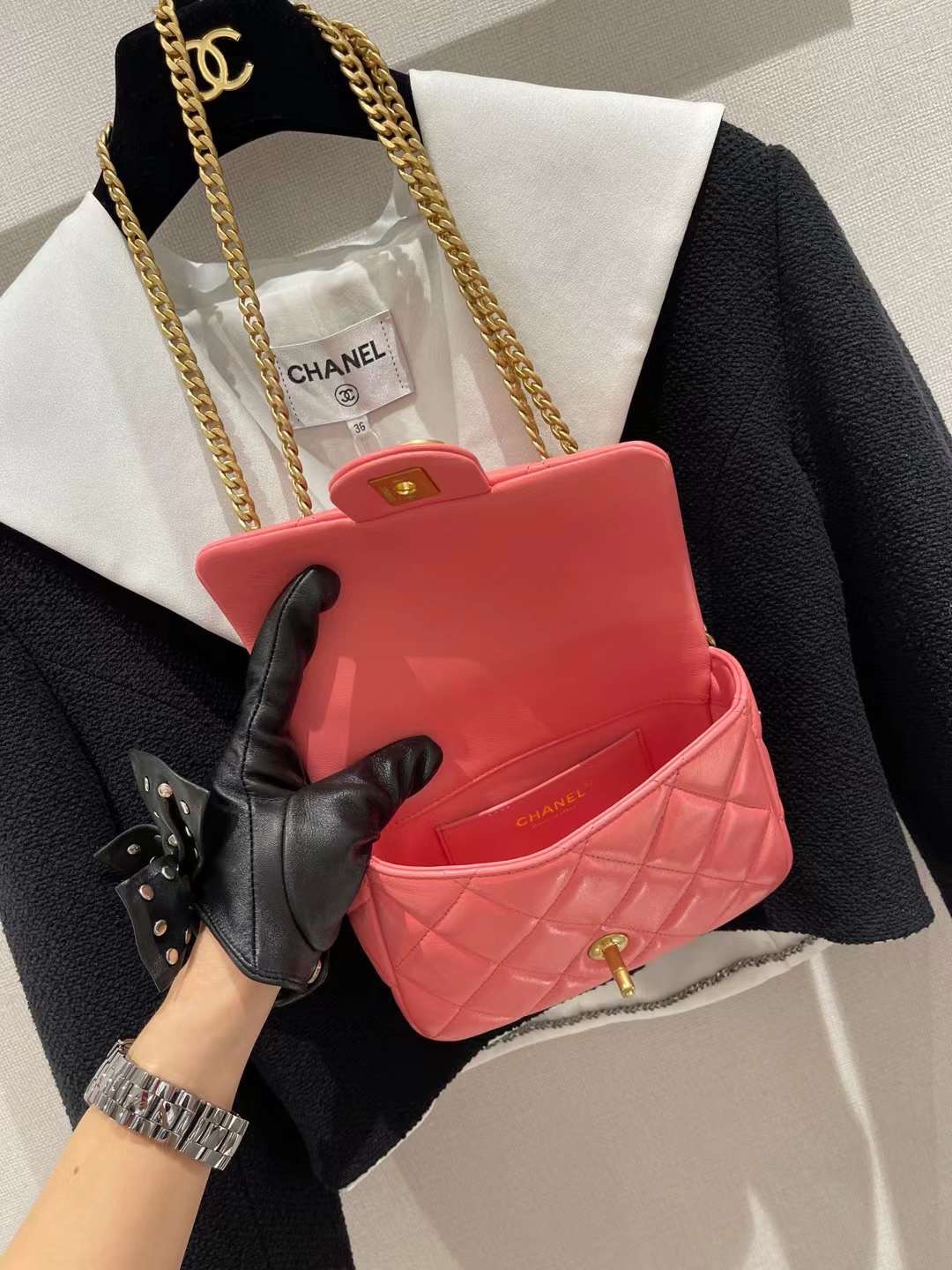 【P1580】Chanel包包价格 香奈儿粉色菱格羊皮珐琅扣方胖子链条单肩包
