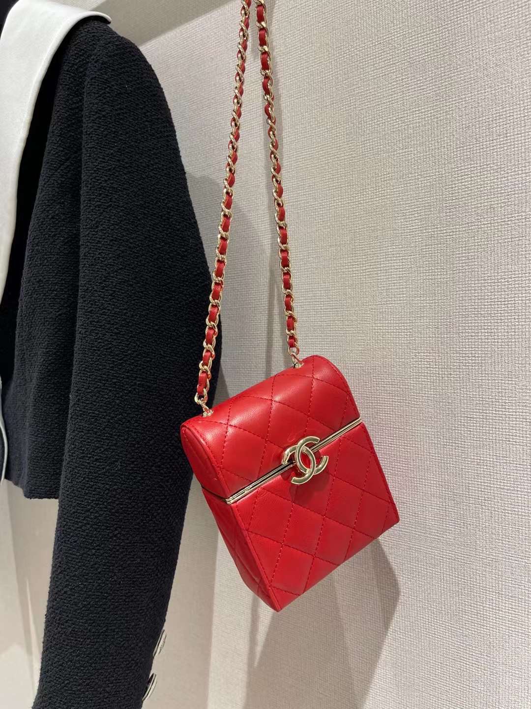 【P1580】Chanel包包官网 香奈儿22春夏系列大号化妆包烟盒包 红色