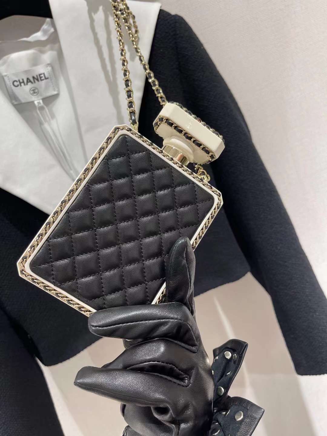 【P2180】香奈儿2022新款女包 Chanel菱格羊皮香水瓶盒子包链条包 黑色