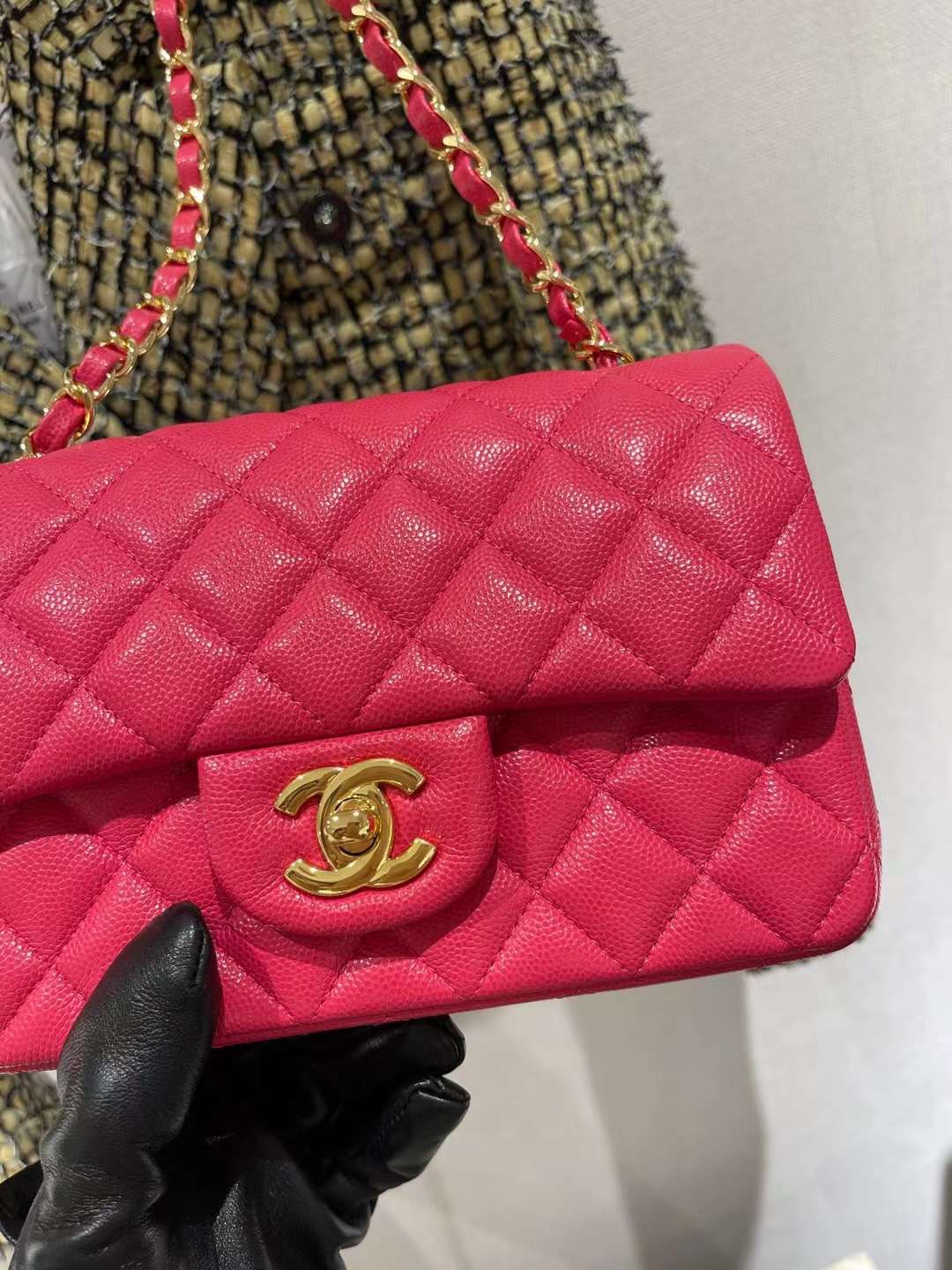 【P1880】Chanel包包官网 香奈儿玫红色原厂鱼子酱限量mini cf20CM