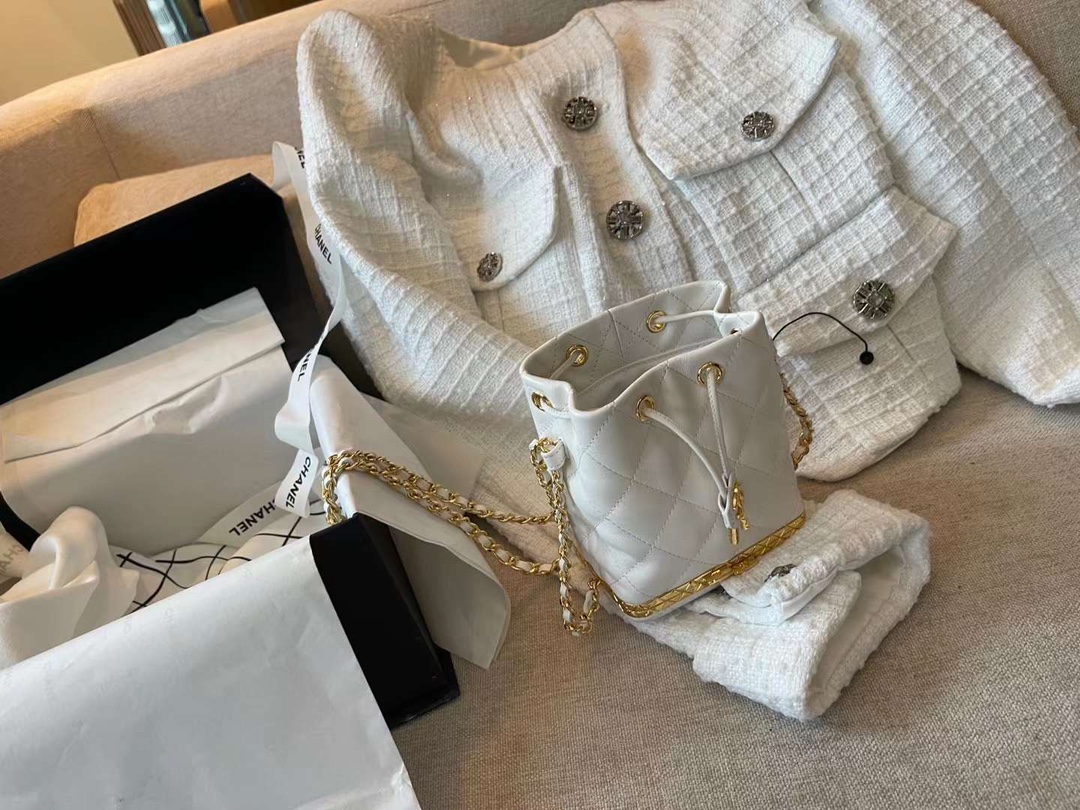 【P1580】Chanel独家款女包 香奈儿底部卡包设计迷你链条水桶包 白色