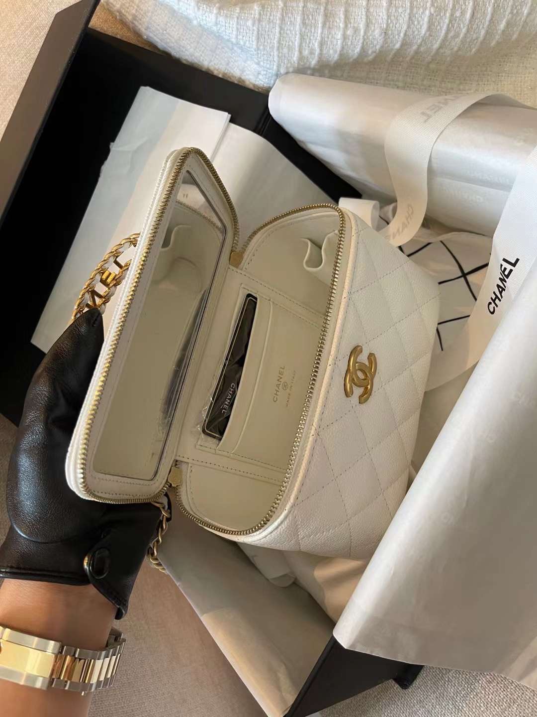 【P1280】Chanel包包价格 香奈儿白色球纹牛皮五金字母手柄盒子化妆包