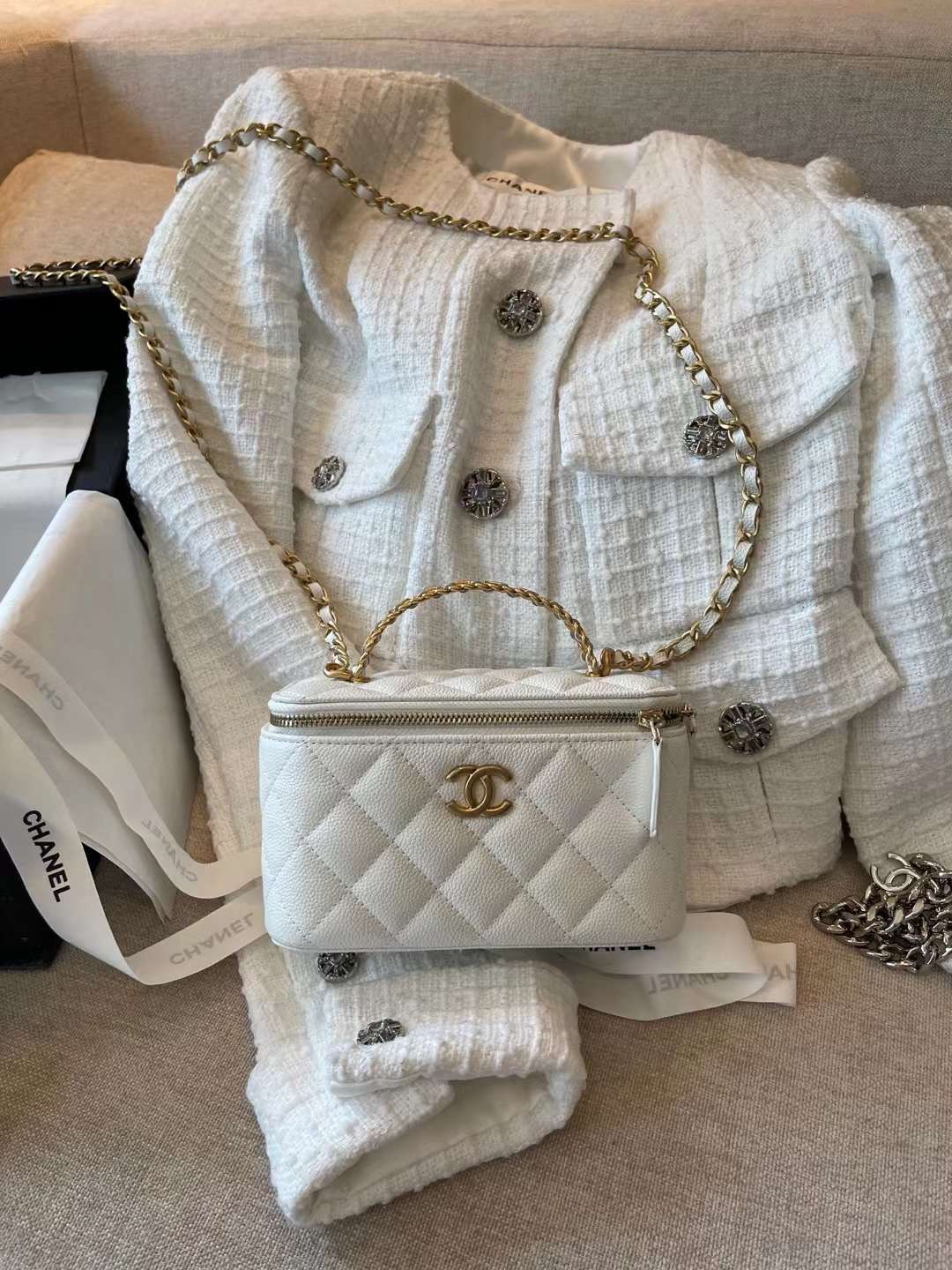 【P1280】Chanel包包价格 香奈儿白色球纹牛皮五金字母手柄盒子化妆包