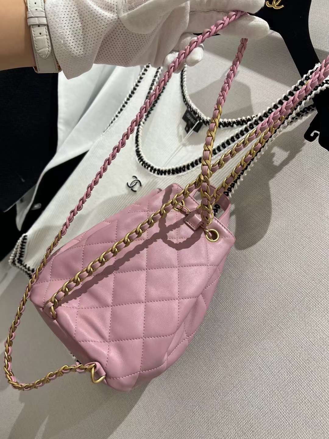【P1580】Chanel包包批发 香奈儿22年新款羊皮抽绳水桶双肩包背包