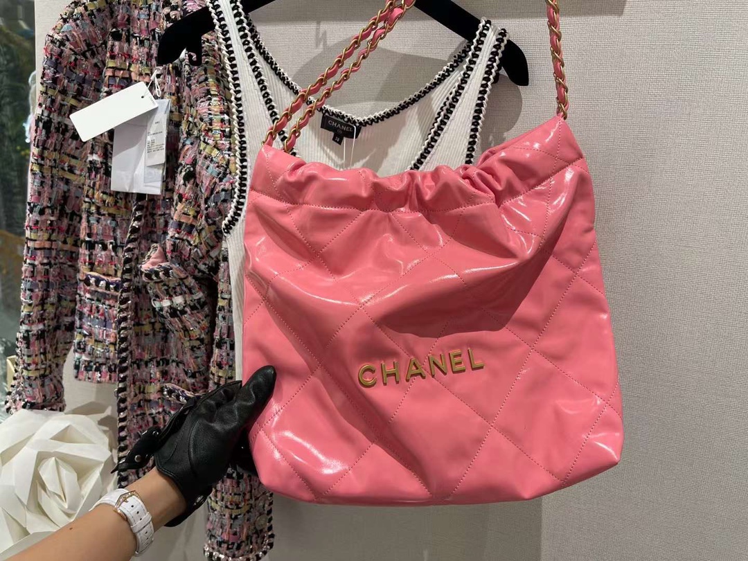 【￥2220/2700】一件代发 Chanel香奈儿22年春夏新款抽绳亮面链条包 粉色