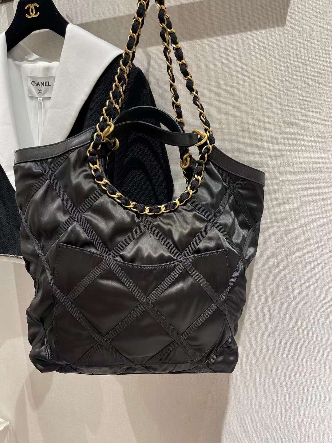 【P1580】香奈儿22年新款包包 Chanel黑色尼龙罗缎金属MAXI购物包妈咪包