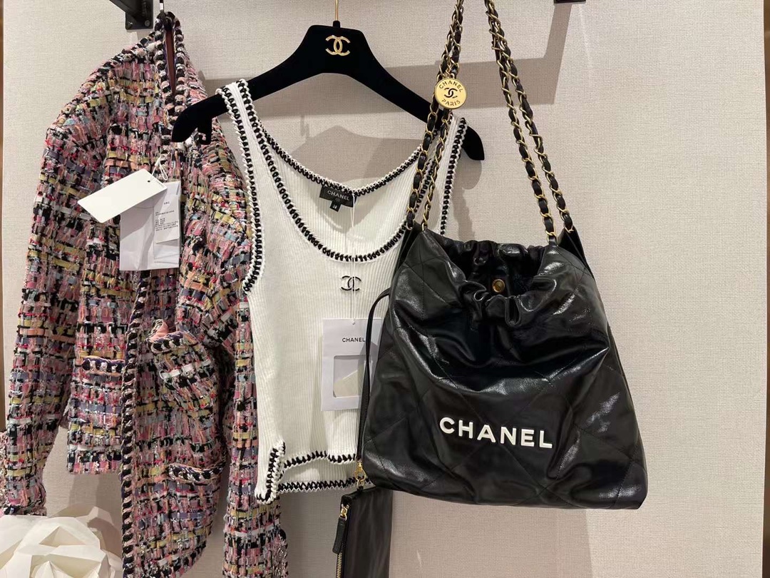 【￥2220/2700】Chanel包包官网 香奈儿黑色白字母春夏新款亮面单肩包