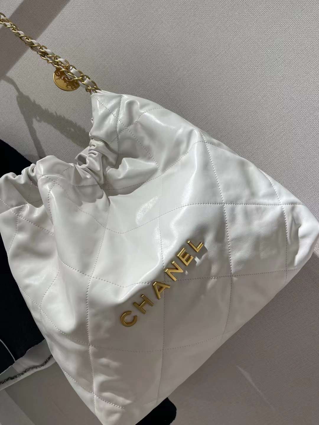 【￥2220/2700】Chanel22年新款包包 香奈儿光面皮菱格抽绳单肩包 白色