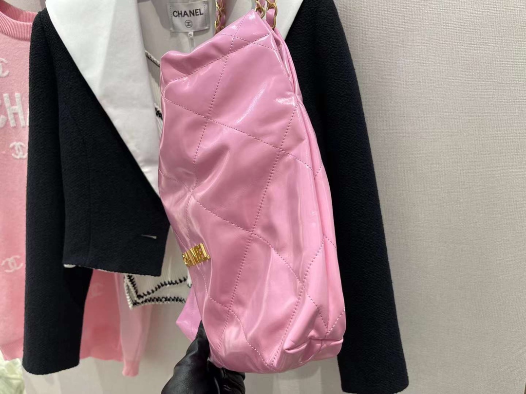 【￥2220/2700】Chanel Virginia Viard 香奈儿新款菱格光面皮单肩包 浅粉色