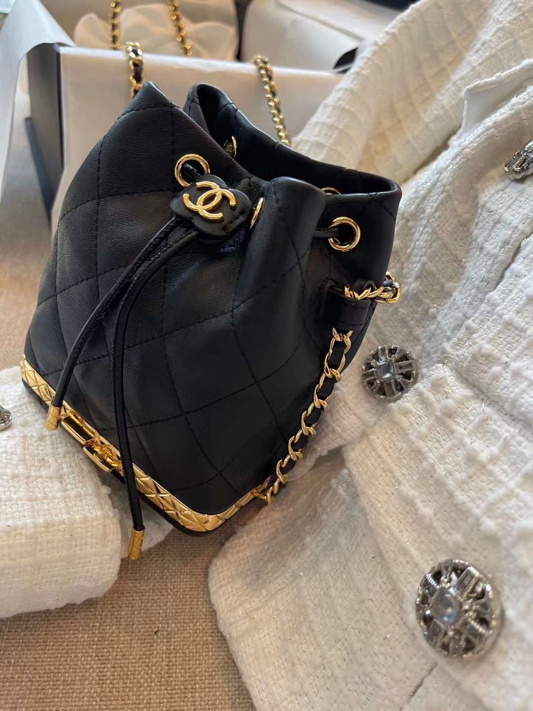 【P1580】独家款香奈儿包包 Chanel底部卡包设计迷你钱袋斜挎小水桶包 黑色