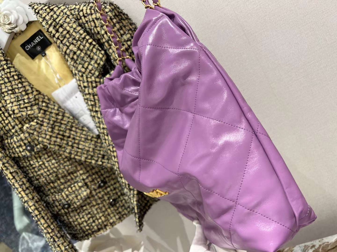 【￥2220/2700】香奈儿22年新款包包 Chanel 22 bag紫色亮皮单肩购物袋