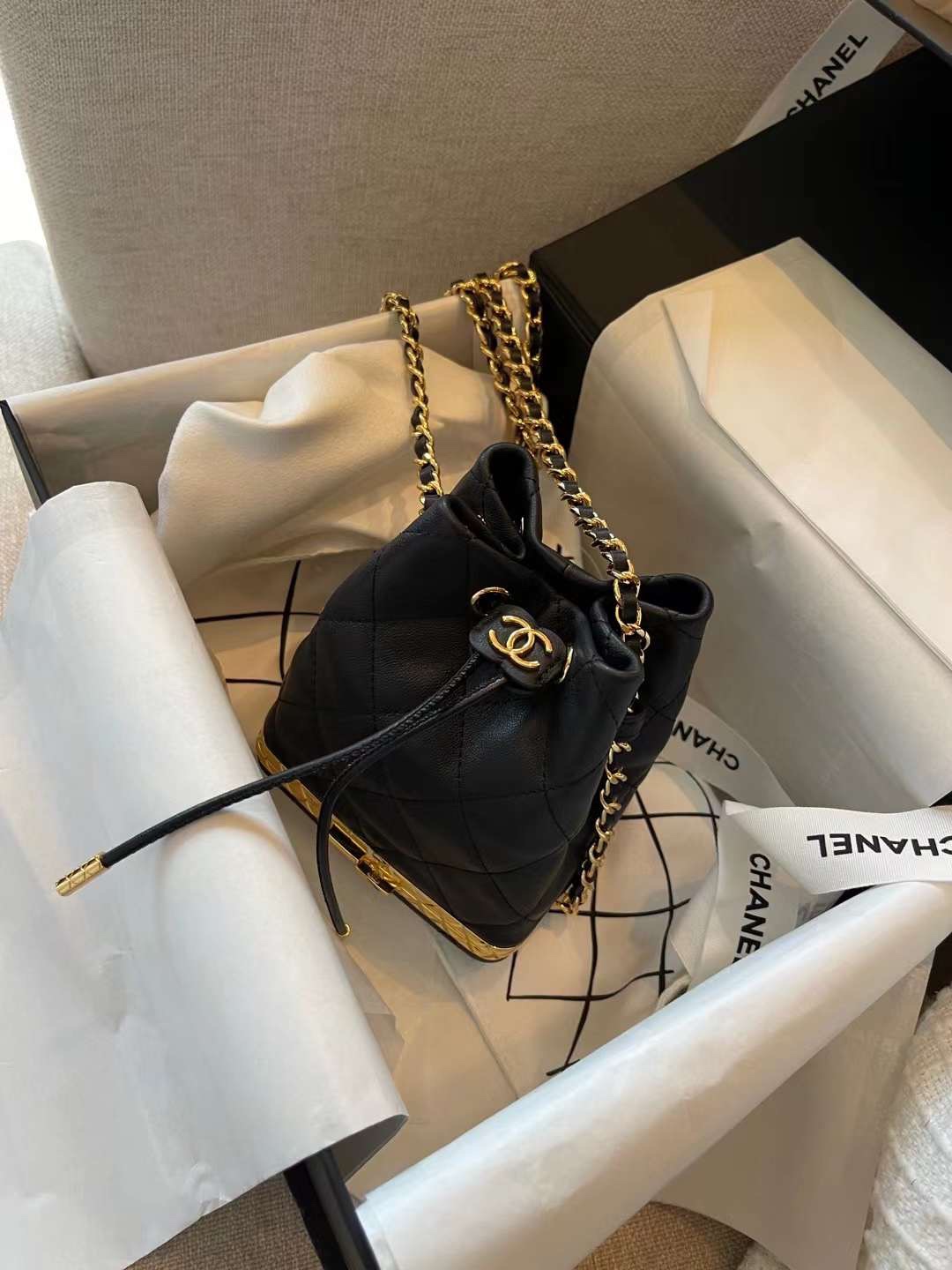 【P1580】独家款香奈儿包包 Chanel底部卡包设计迷你钱袋斜挎小水桶包 黑色
