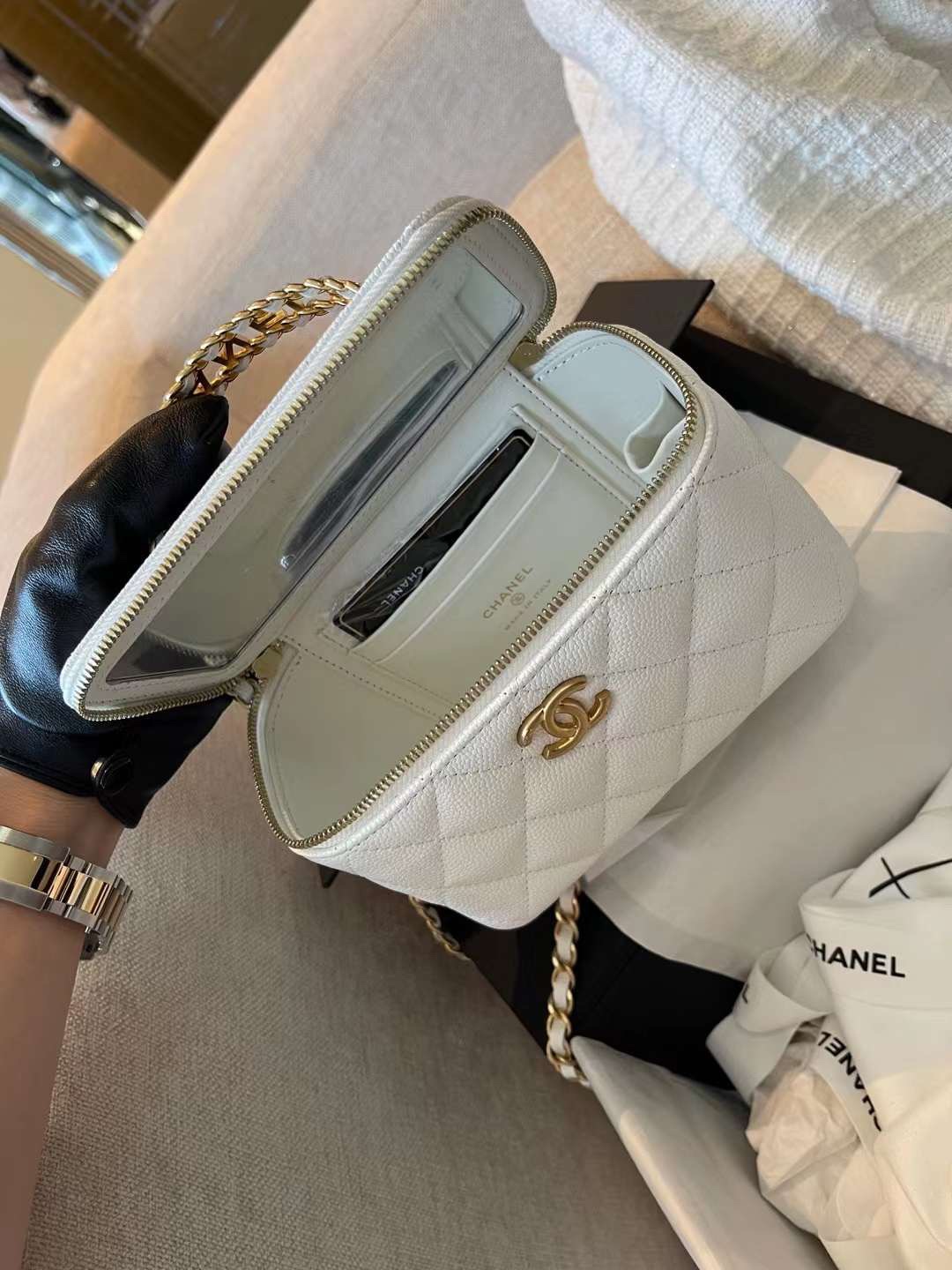【P1280】Chanel包包价格 香奈儿白色球纹牛皮五金字母手柄盒子化妆包